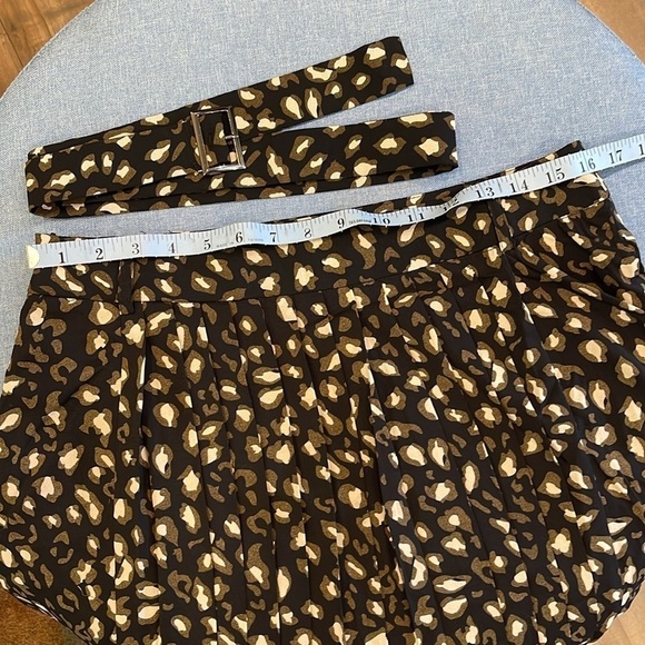 Molly Bracken M black/cream and tan lined pleated midi skirt with matching belt - Picture 7 of 10